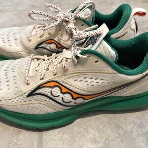 Mint Saucony Shamrock Kinvara 13 Irish Cream Shoes Sneakers 7.5 Womens S10723-17